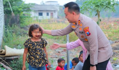 Kapolres-Gresik-Kunjungi-Siswi-SD-Korban-Dugaan-Penganiayaan